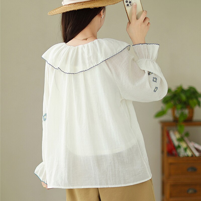 Geumxl Fashion Peter Pan Collar Upper Garment Embroidery Lace Long Sleeve Blouse Women Clothing Apricot Color Mori Girl Blusa Tops K039