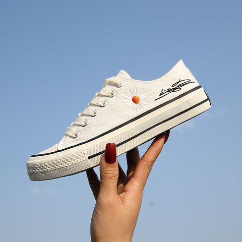 Geumxl-  2024 New Korean Style Ulzzang Daisy Canvas Shoes For Women 45 White Black Yellow Green Purple Color Sneakers Women