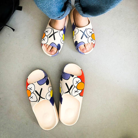Geumxl WEH 2022 Luxury Brand Slides Men Shoes Slippers Indoor House Slippers Graffiti Casual Beach Slipper EVA Quality Cartoon Shoes