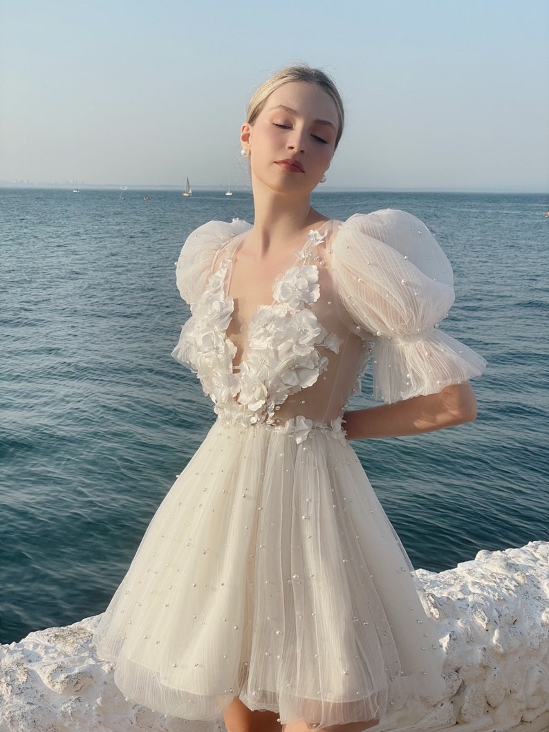 Geumxl Ivory Prom Dresses 2023 Short Pearl Tulle Crepe Flowers Illusion Lantern Half Sleeves Puffy Graduation Evening Gowns Homecoming