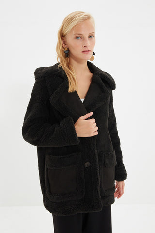 Geumxl With Suede Detail Plush Coat TWOAW22KB0073
