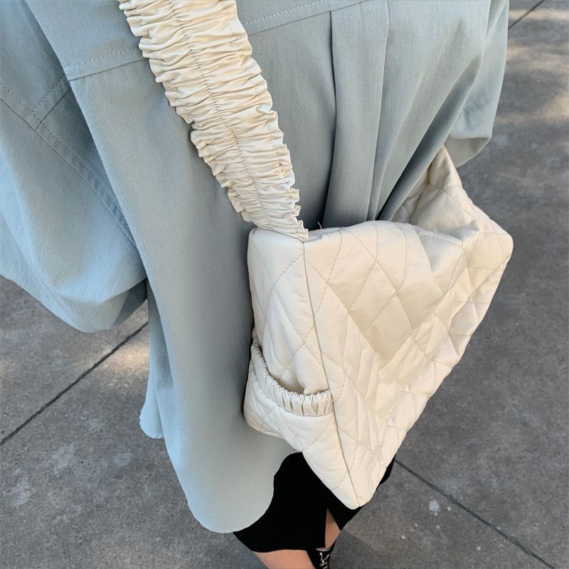 Geumxl Pleated Shoulder Strap Women Underarm Bag Large Capacity Fashion Ladies Messenger Bags Female Canvas Casual Tote Travel Handbags